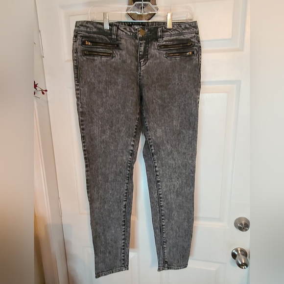 Forever 21 - Picture 1 of 16